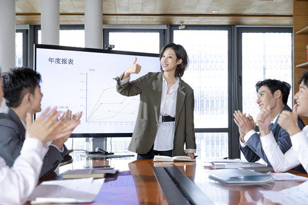 績效反饋：及時給（gěi）予員工反（fǎn）饋，幫助員工提升