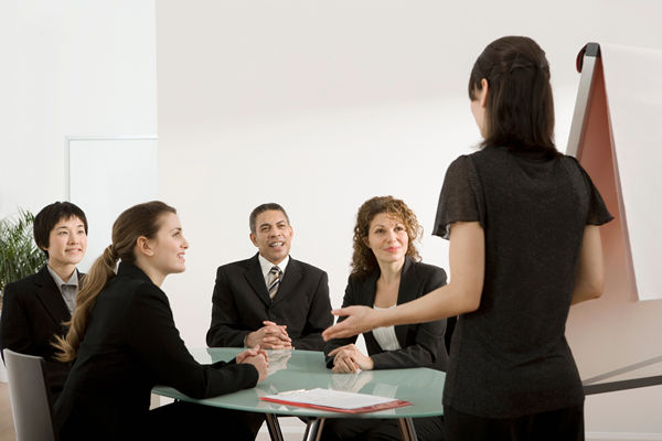 對組織流程進行（háng）優化再（zài）造，提高工作效率和降低成本