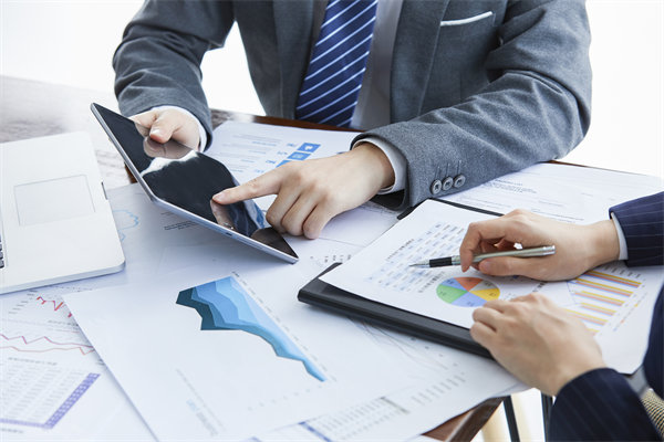 薪酬管理如何平衡內部公平與外部市場競爭力（lì）？