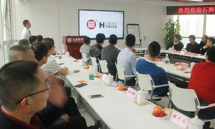 石獅市服裝產業（yè）聯盟、石獅（shī）市染整同（tóng）業公會來我司參訪交流並赴標（biāo）杆項目德永佳參觀（guān）學習（xí）