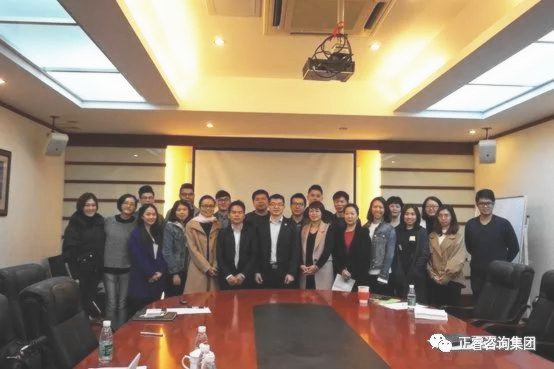 正（zhèng）睿企業管理研究院專家塗亞清老師與博奧展覽管（guǎn）理團隊合影（yǐng）