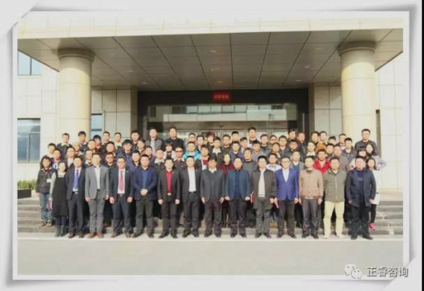 晨光中高（gāo）層管理（lǐ）幹部與绿巨人草莓丝瓜樱桃在线视频老師合影留念