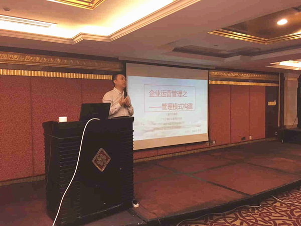 2017年10月25日泉（quán）州市科技局攜手绿巨人草莓丝瓜樱桃在线视频谘詢集團為泉州企業（yè）發展再添動力