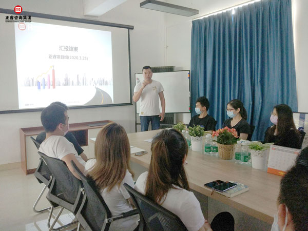 麗庭李嶽（yuè）鴻董事長發表講話