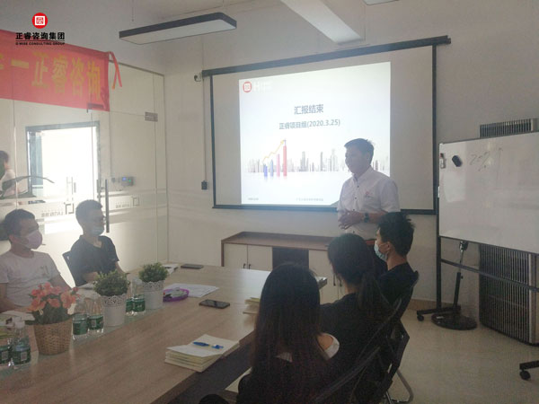 金濤教授發表講（jiǎng）話