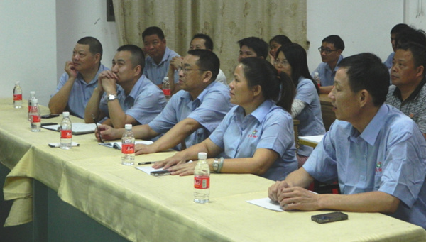 2013年11月17日绿巨人草莓丝瓜樱桃在线视频谘詢金濤老（lǎo）師對企業中高層培訓《高（gāo）校組織打造》現場