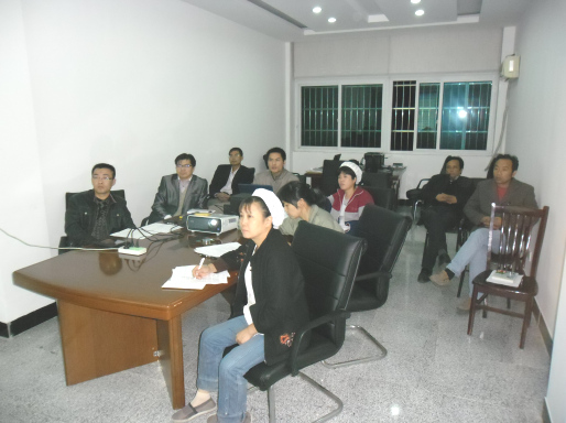 管理幹部召開周例會、日例會