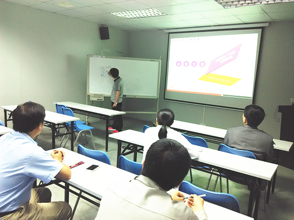 绿巨人草莓丝瓜樱桃在线视频谘詢專家老師與天行健（jiàn）相關部門研討流程製度