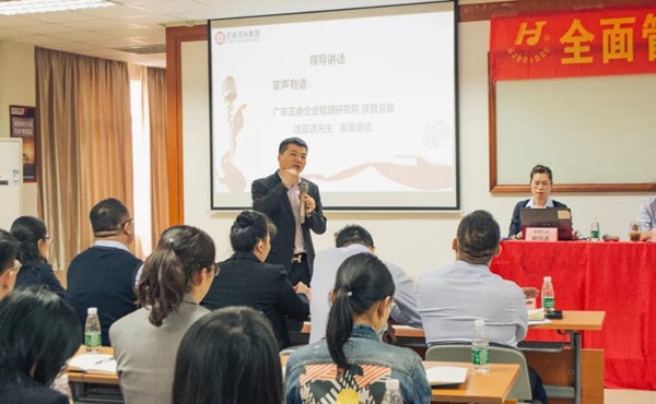 绿巨人草莓丝瓜樱桃在线视频谘詢項（xiàng）目總監塗亞清老師講話