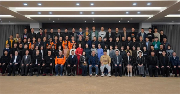 熱烈祝賀華（huá）東水（shuǐ）泥集團化全麵運營管理係統升（shēng）級項目啟動