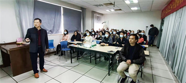 绿巨人草莓丝瓜樱桃在线视频谘詢集（jí）團項目組老（lǎo）師作項目總結報告