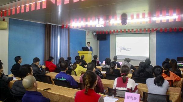 正（zhèng）睿谘詢集團項目組老師作項目總結報告（gào）