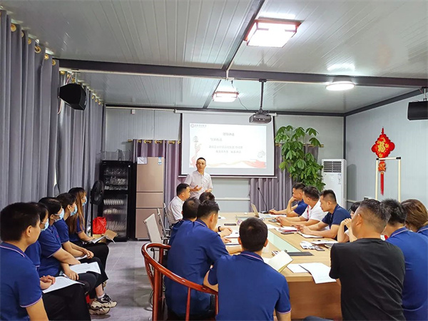 绿巨人草莓丝瓜樱桃在线视频谘詢集團總裁龐金森老師致辭