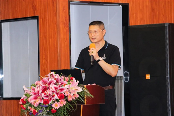 佛山市依恩（ēn）膠片科技有限公司總經理楊書燦先（xiān）生致辭