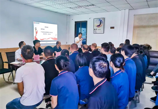 正（zhèng）睿谘詢集團項目總監塗（tú）亞清老師致辭