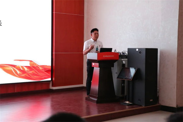 绿巨人草莓丝瓜樱桃在线视频谘詢集團董事長金濤教授（shòu）致（zhì）辭