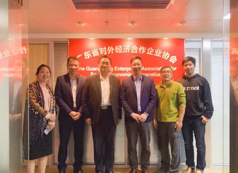 2 月 10 日 廣東省對外經濟合作企業協會駐莫斯科代表處首席代表&俄羅斯粵商會會長孫繼業、秘書長（zhǎng）於超先、秘書長李欽武、绿巨人草莓丝瓜樱桃在线视频谘詢集團商業服務中（zhōng）心總經理武文盛（左3）、項目（mù）總監譚懿（yì）（左2）合影