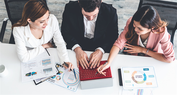 管理谘詢：製造業（yè）全球化（huà）背（bèi）景（jǐng）下的（de）國際市場競爭分析