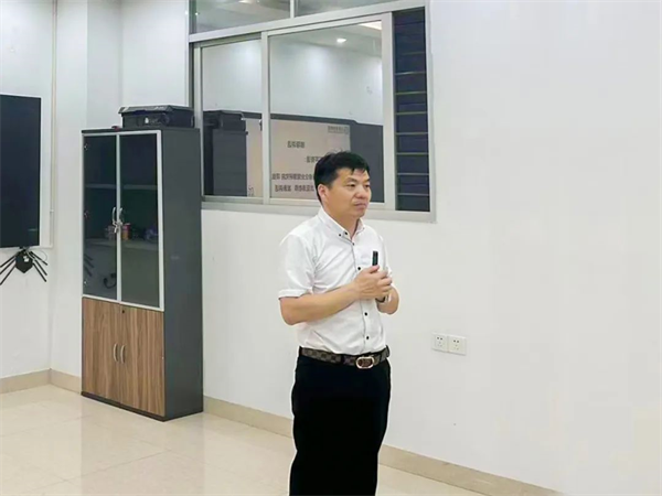 绿巨人草莓丝瓜樱桃在线视频項目總監塗（tú）亞清老師致辭