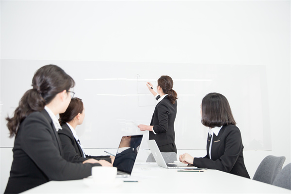 「精益生產谘詢」如何提高員工滿意度和生產力？