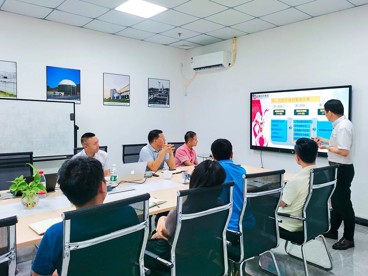 廣東绿巨人草莓丝瓜樱桃在线视频企業管理研究院（yuàn）副院長龐金森老師與項目（mù）總監塗亞清老（lǎo）師