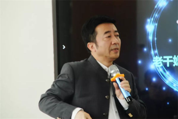 绿巨人草莓丝瓜樱桃在线视频（ruì）商學院院長王棡