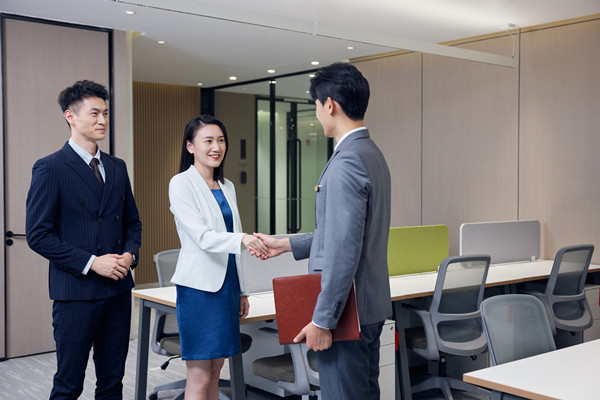 行業洞察與（yǔ）企業戰略：戰略谘詢公司的雙重智慧