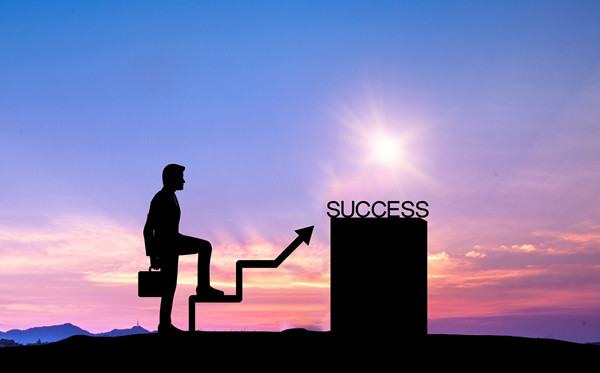 全麵評估戰略風險，及（jí）時調整（zhěng）戰略方向