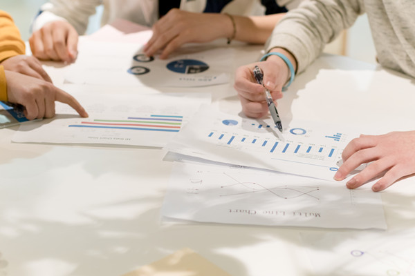 企業預算編製：目標設定，策略規劃與實施