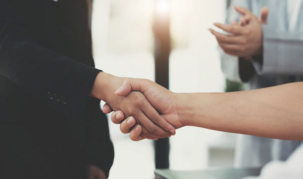 集團如何建立和維護與戰（zhàn）略合作夥伴的關係？