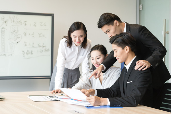 引領市場變革，專業營銷谘詢助力（lì）企業持續增（zēng）長