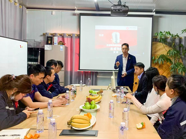 廣東绿巨人草莓丝瓜樱桃在线视频企業管理研究院主任肖鋒老師致（zhì）辭