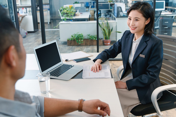 以客戶為中心的（de）績效管理：關注客戶需求，提升客戶滿（mǎn）意度（dù）