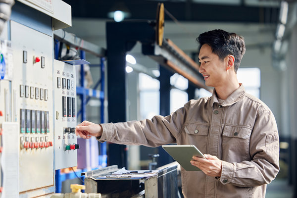 設備管理：提升製造業設（shè）備效率與壽命的策略