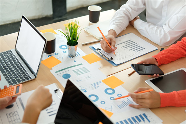 薪酬（chóu）調整機製：定期調整（zhěng），保持競爭力