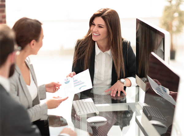 績效評估與反饋：客觀評（píng）估，持續改進