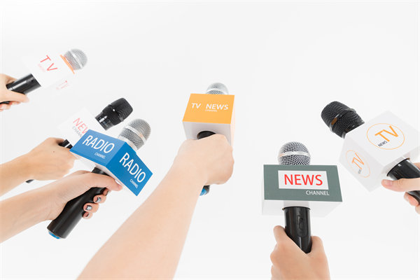 社交媒體：利用社（shè）交（jiāo）媒體，提升（shēng）品牌影響力