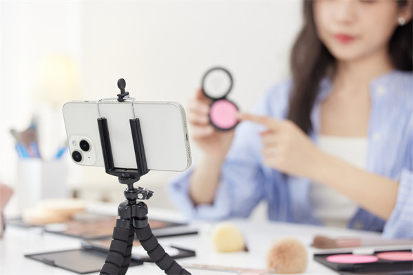 社交媒體：利用社交媒體（tǐ），提升品牌影響（xiǎng）力