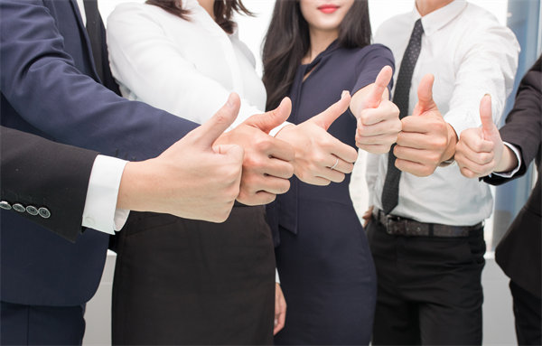 在企業（yè）管理中，專權式和民主式管理各有哪些優缺點？