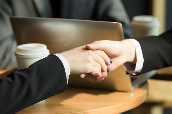 在客戶服務中如何有效傳遞和（hé）強化品牌的核（hé）心價值觀？