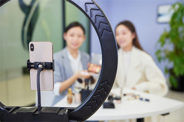 社交媒（méi）體在營銷管理中的應用（yòng）：打造品（pǐn）牌影響力新途徑