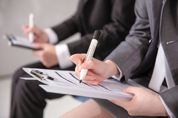 如何設計高效的組織溝（gōu）通（tōng）機製，確保（bǎo）信（xìn）息暢通無阻？