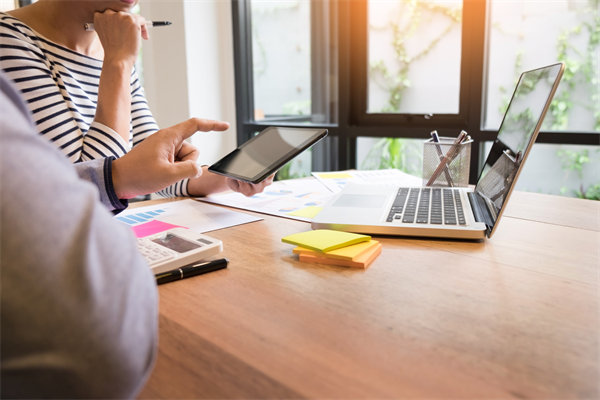 管理層如何協同製定並執行有效的組織規劃？