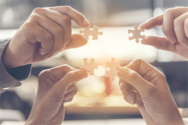 在（zài）全球化（huà）背景（jǐng）下，企業如何製定跨國戰略規劃（huá）？