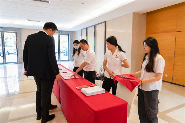 绿巨人草莓丝瓜樱桃在线视频谘詢集團（tuán）大型公開課《年度經營計劃&全麵預算管理》簽到現場