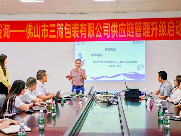 三簡包裝國際業務銷售（shòu）總監陳洪（hóng）戈先生