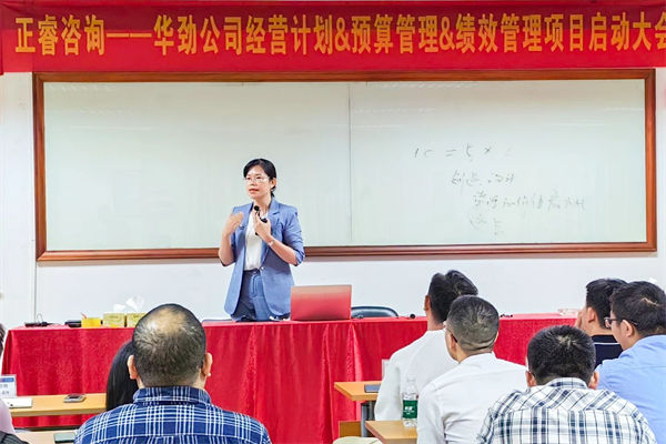 華勁機械常務副總（zǒng）賴曉春女士