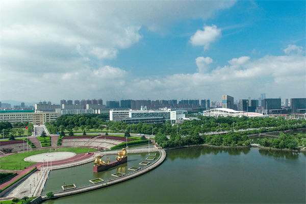 南昌（chāng）戰略（luè）谘詢公司如何為企業定製長遠發展規劃（huá）？