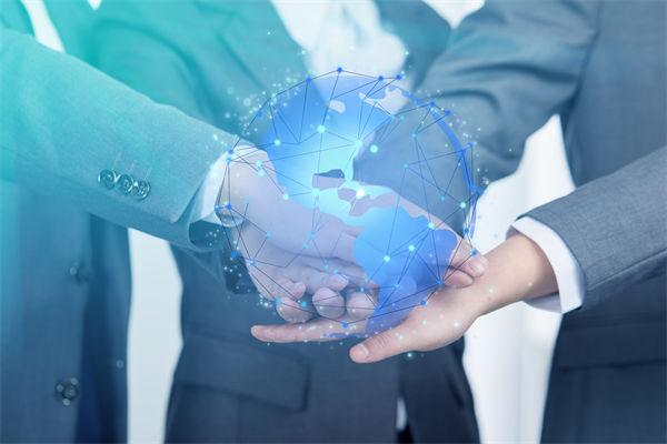 集團管控中，如何建立有效的內部溝通機製以促進協同？