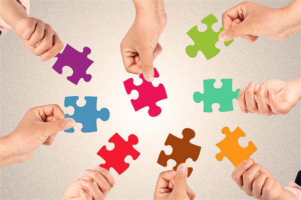 集團管（guǎn）控中，如何建立有效的內部溝通機製以促進協同（tóng）？